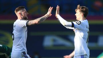 Soccer Football - Premier League - Leeds United v Sheffield United - Elland Road, Leeds, Britain - April 3, 2021 Leeds United's Liam Cooper and Oliver Burke celebrate after the match Pool via REUTERS/Lindsey Parnaby EDITORIAL USE ONLY. No use with un