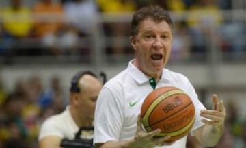 El entrenador de la Seleccin Argentina de bsquetbol logr la haza?a de ganar la medalla de oro en Atenas de 2004. Form un equipo encabezado por Manu Ginbili y derrot a la siempre favorita seleccin de los Estados Unidos en Semifinales. Adems de la Unin Sovitica que lo consigui en par de ocasiones, Argentina es la nica seleccin que ha derrotado al equipo de las Barras y las Estrellas en una justa olmpica.