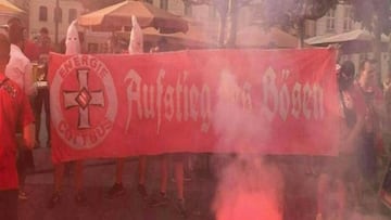 Investigan a aficionados alemanes por celebrar con símbolos del Ku Klux Klan