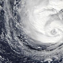Así rompieron las olas gigantes del huracán Martin en Canarias