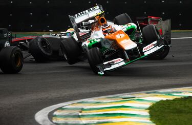 Después de un año como piloto de pruebas, Hülkenberg volvió a la parrilla como titular en Force India. Mostró consistencia y velocidad, especialmente en las carreras caóticas. Su mejor actuación fue en el GP de Brasil, donde lideró gran parte de la carrera bajo lluvia, pero un toque con Lewis Hamilton, cuando el inglés bloqueó sus neumáticos en la primera curva del circuito en la vuelta 54, le costó una posible victoria. Aun así, fue una clara muestra de lo que podía hacer.