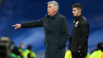 MADRID, SPAIN - DECEMBER 01: Carlo Ancelotti, Head Coach of Real Madrid gestures during the La Liga Santander match between Real Madrid CF and Athletic Club at Estadio Santiago Bernabeu on December 01, 2021 in Madrid, Spain. (Photo by Gonzalo Arroyo Moren