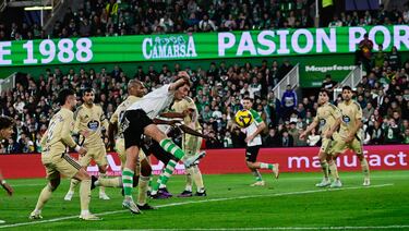 El tercer integrante del Racing en el once de esta semana también llega desde el ataque. Karrikaburu brilló ante el Racing de Ferrol, con una asistencia, en el quinto gol antes mencionado; y un tanto, el sexto, con un voleón en área pequeña. Su cuarto gol en lo que va de curso (tercero en Liga).