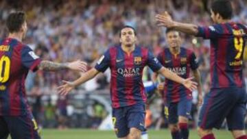 Pedro corre entre Messi, Suárez y Neymar para celebrar su golazo ante la Real.