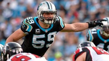 CHARLOTTE, NC - DECEMBER 13: Luke Kuechly #59 of the Carolina Panthers reads the Atlanta Falcons offense in the 3rd quarter during their game at Bank of America Stadium on December 13, 2015 in Charlotte, North Carolina.   Grant Halverson/Getty Images/AFP
 == FOR NEWSPAPERS, INTERNET, TELCOS &amp; TELEVISION USE ONLY ==