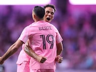 El futbolista jamaiquino reconoció que la salida de Javier Mascherano sorprendió al grupo que comienza a trabajar desde cero de cara al duelo ante Colorado.