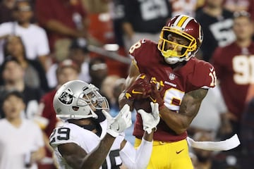 El ‘Sunday Night Football’ fue mucho menos espectacular y competido de lo que se esperaba. Con gran actuación de Kirk Cousins, quien lanzó 365 yardas y 3 pases de anotación, los Redskins derrotaron 10-27 a los Raiders en el FedEx Field de la capital estadounidense. Ambos equipos se quedaron con la misma marca después de tres partidos jugadores: dos victorias y una derrota.