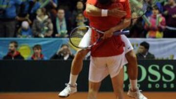 DEBUT CON VICTORIA. La pareja española se estrenó con una cómoda victoria ante Kazajistán.