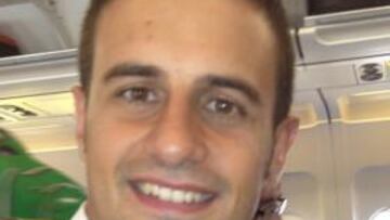 Javi Márquez viajando en avión.