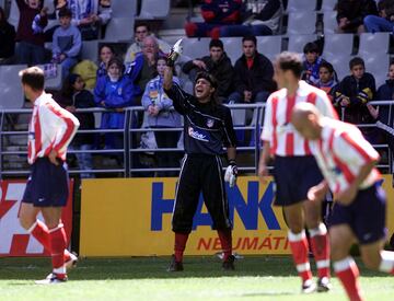 Llegó en 2011 procedente del Mallorca, cuando el Atleti estaba en Segunda División. De la mano de Luis Aragonés consiguió el ascenso y permaneció en el club hasta 2004. En este tiempo, jugó 75 partidos en los que solo encajó 85 goles. Un dato que lo caracterizaba era que jugaba con pantalón largo y una gorra roja, así como sus paradas con el pecho o hincando la rodilla en los mano a mano.