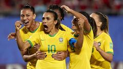 Marta celebra su gol con Brasil ante Italia en el Mundial de Francia. 