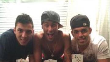 Neymar jugando al Poker.