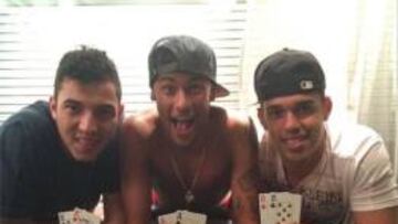 Neymar jugando al Poker.