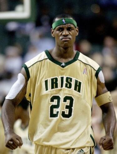 LeBron James en el instituto St. Vincent-St. Mary en 2002.