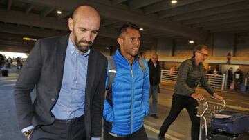 Montoya, junto a Monchi.