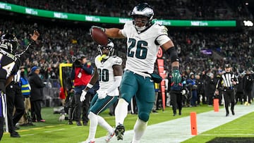 Saquon Barkley and the Philadelphia Eagles topped Derrick Henry and the Baltimore Ravens to win their eighth straight game and stay in the race for the NFC.