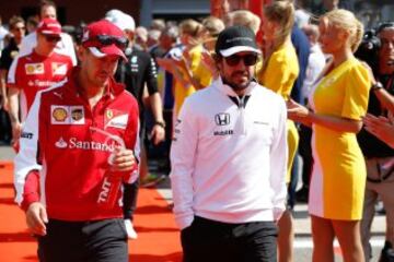 Sebastian Vettel y Fernando Alonso antes de la carrera.