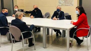 Sandra G&oacute;mez, con representantes de la Plataforma De Torino a Mestalla (Mart&iacute;n Queralt, Jos&eacute; Antonio P&eacute;rez, Pablo Delgado, Fede Sadreras y Garc&iacute;a Fuster).