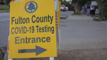 Atlanta (United States), 09/07/2020.- People wait in line at a walk-up coronavirus disease (COVID-19) testing site operated by Fulton County at the Center for Health and Rehabilitation in Atlanta, Georgia, USA, 09 July 2020. The spike in COVID-19 cases ha