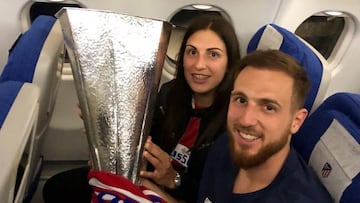 Teja y Jan Oblak, despu&eacute;s de la victoria en la final de la Europa League de 2018.