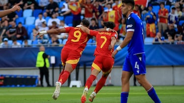 Bratislava (Slovakia), 11/06/2025.- Mateo Joseph of Spain (L) celebrates after scoring the 0-2 goal during the UEFA Under-21 Championship group stage match between Slovakia and Spain in Bratislava, Slovakia, 11 June 2025. (Eslovaquia, España) EFE/EPA/MARTIN DIVISEK