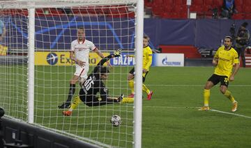 De Jong puso el 2-3 en el marcador.