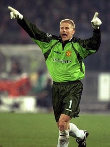 Considerado uno de los mejores porteros de los últimos tiempos, Schmeichel (Gladsaxe, Dinamarca, 18 de noviembre de 1963), se consagró campeón de la Eurocopa de 1992 con Dinamarca. Brilló con el Manchester United, con el que consiguió cinco títulos de la Premier League y una Champions League.