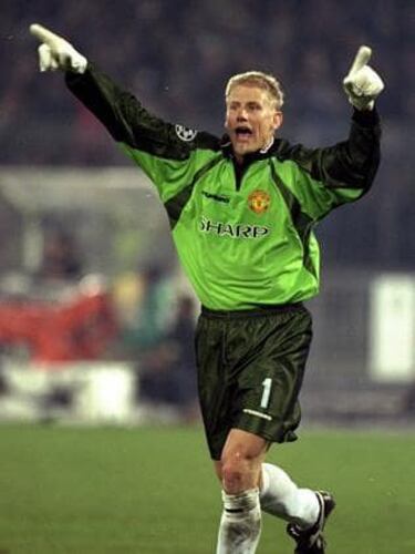 Considerado uno de los mejores porteros de los últimos tiempos, Schmeichel (Gladsaxe, Dinamarca, 18 de noviembre de 1963), se consagró campeón de la Eurocopa de 1992 con Dinamarca. Brilló con el Manchester United, con el que consiguió cinco títulos de la Premier League y una Champions League.