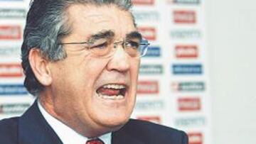 <b>INDIGNADO. </b>Alfonso Soláns mostró su lado más duro durante la conferencia de prensa del martes.