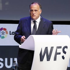Tebas: "LaLiga estudia jugar fuera uno o dos partidos oficiales"