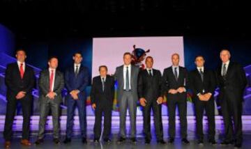 Mario Kempes, Lothar Matthaus, Fernando Hierro, Alcides Ghiggia, FIFA Secretary General Jerome Valcke, Cafu, Zinedine Zidane, Fabio Cannavaro and Sir Geoff Hurst durante el sorteo del Mundial de la FIFA Brasil 2014, en Costa do Sauipe, estado de Bahía. Treinta y dos equipos conocerán su suerte en el sorteo.