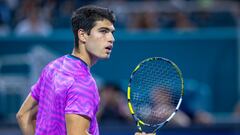 Carlos Alcaraz, contra Roberto Carballés en el Miami Open.