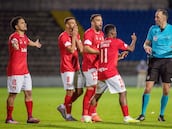 El Sporting sufre ante un Santa Clara que terminó con 8 jugadores