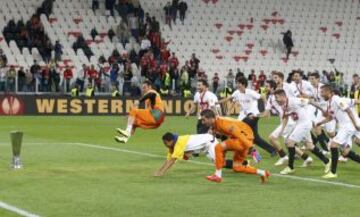 Las im¨¢genes del Sevilla-Benfica