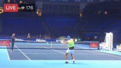 Rafa Nadal entrena sobre la pista r&aacute;pida del O2 de Londres para preparar las ATP Finals.