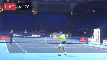 Rafa Nadal entrena sobre la pista rápida del O2 de Londres para preparar las ATP Finals.