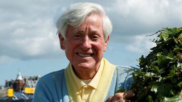 Doug Sanders posa para una entrevista con Reuters en el British Open de 2015.