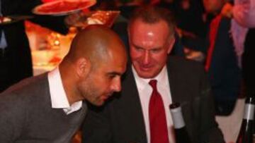 Rummenigge charla con Guardiola.