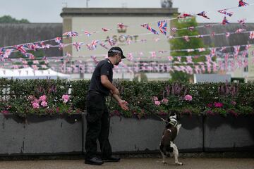 Día de estreno en el hipódromo de Ascot, ciudad al sur de Inglaterra, donde se celebra la tradicional y pintoresca carrera de caballos con la presencia de la familia real británica.