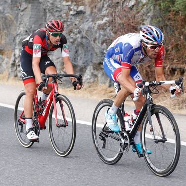 El Movistar salv車 el rojo de Yates ante un aguerrido Pinot