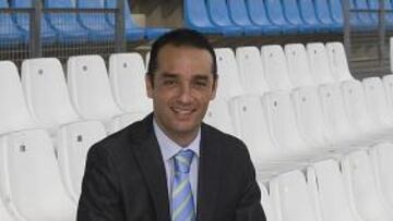 <b>OLTRA VUELVE A 'CASA'. </b>El técnico valenciano apenas ha tenido ni tiempo para conocer a sus nuevos jugadores. En poco más de tres días, Oltra ha tenido que preparar su debut en el banquillo.