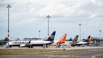 Schoenefeld (Germany), 24/08/2020.- Planes of Ryanair, Easyjet and Condor at Berlin-Schoenefeld airport during a press tour in Schoenefeld, Germany, 24 August 2020. The company Airport Berlin Brandenburg invited the press for a tour of Schoenefeld airport. The terminal T5 becomes part of the soon to be opened BER airport. The opening of BER airport is scheduled for 31 October 2020. (Abierto, Alemania) EFE/EPA/CLEMENS BILAN