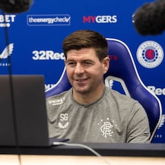 Steven Gerrard le muestra respeto a Falcao García