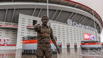 El aviso de la AEMET de alerta roja por previsión de lluvias torrenciales en Madrid obligó a suspender el encuentro entre el Atlético de Madrid y el Sevilla. Descubre en esta galería cómo se encuentra las inmediaciones del estadio.