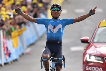 El ciclista colombiano del Movistar Team se impuso en el inicio de los Alpes, le sacó 1'30" al segundo y ahora es séptimo en la clasificación general.