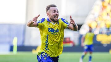 Javier Ontiveros celebrando el gol del empate frente al Eldense.