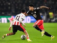 Bayern Munich's Colombian forward #14 Luis Diaz (R) fights for the ball during the UEFA Champions League league phase day 8 football match between PSV Eindhoven and Bayern Munich at Philips Stadion in Eindhoven on January 28, 2026. (Photo by JOHN THYS / AFP)