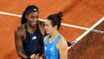 US Coco Gauff (L) shakes hands with France's Lois Boisson after winning their women's singles semi-final match on day 12 of the French Open tennis tournament on Court Philippe-Chatrier at the Roland-Garros Complex in Paris on June 5, 2025. (Photo by Dimitar DILKOFF / AFP)