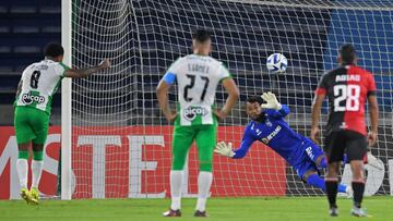 Atletico Nacional's midfielder Dorlan Pabon (L) scores a penalty kick during the Copa Libertadores group stage first leg football match between Atletico Nacional and Melgar at the Atanasio Girardot stadium in Medellin, Colombia, on April 20, 2023. (Photo by Daniel MUNOZ / AFP)