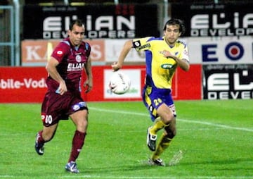 El exjugador se desempeñaba como mediocampista y en el año de 2008 partió a Chipre, donde tuvo la oportunidad de defender los colores del AEL Limassol y Enosos Neon Paralimni.